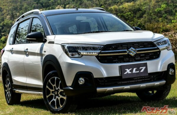 タイで販売されている、スズキの多人数SUV「XL7」。ヴェゼル並の全長だが、3列シートが詰め込まれている