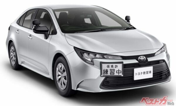カローラに「トヨタマーク」が復活!! 6MTが選べる“教習車仕様”が隠れた名車すぎる! 豪華装備いらねえ…マニアが密かに狙う「究極の素性」とは!