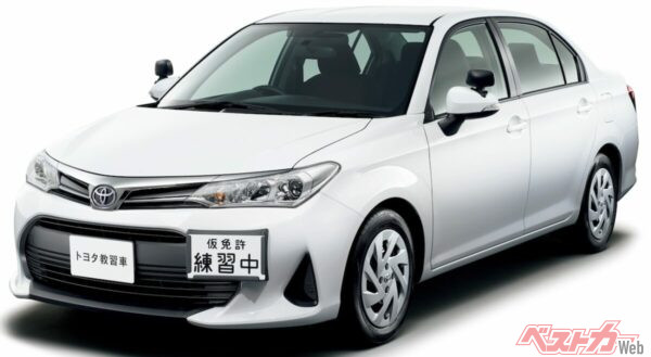 2008年に登場した先代「トヨタ教習車」。先代カローラベースだ