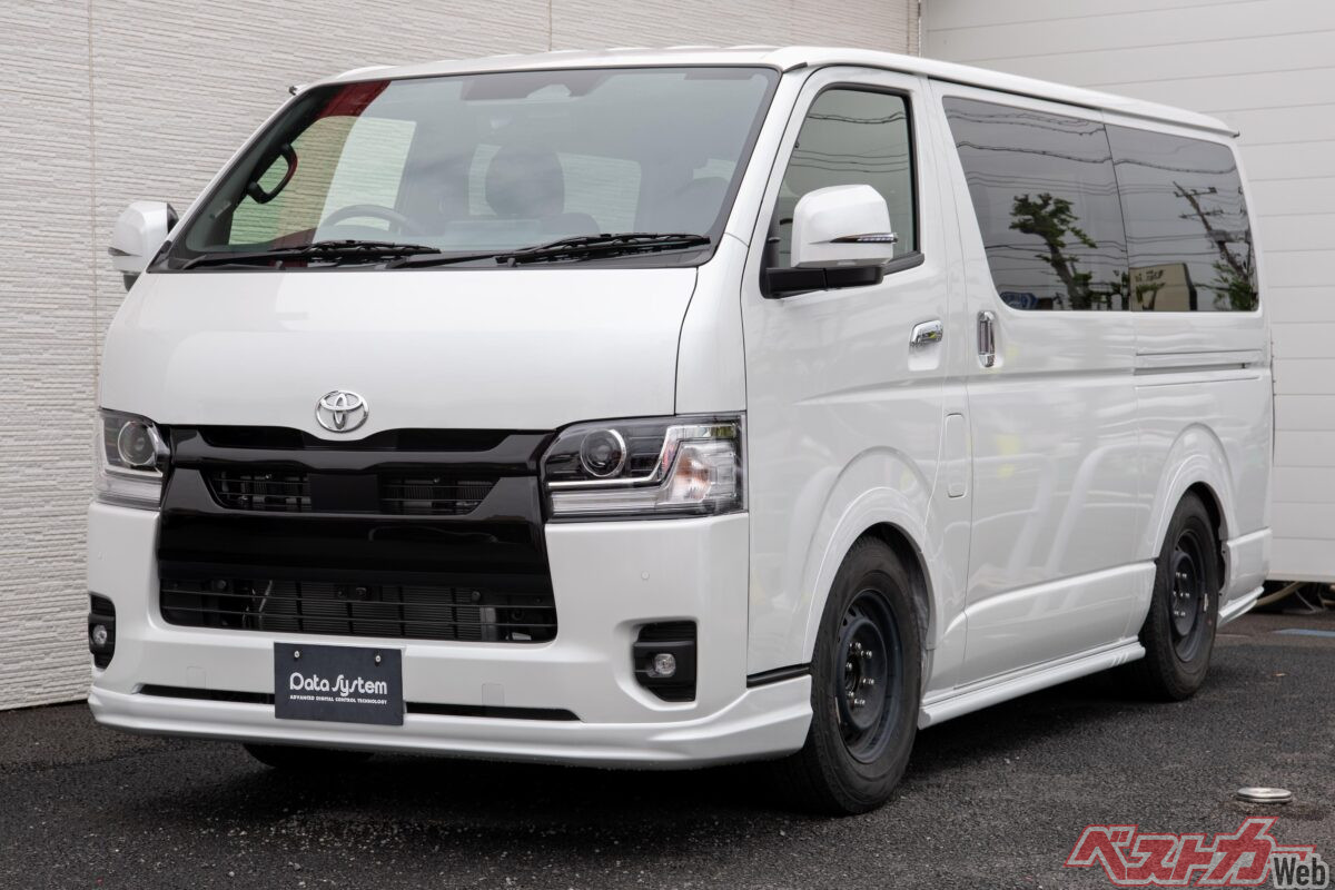 9型ハイエースを完全無欠の最強仕様に！ 7インチディスプレイ