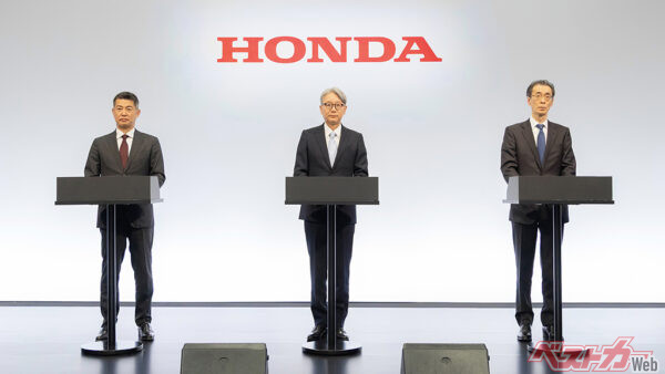 決算会見とビジネスアップデートに臨んだホンダ経営陣。三部社長、続投です