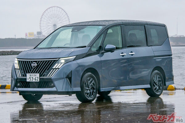 日産 セレナ（278万5200～443万7400円）。写真のハイウェイスターVはフロントグリルやアルミホイールに新デザインを採用。ルキシオンもフロント周りデザインを変更