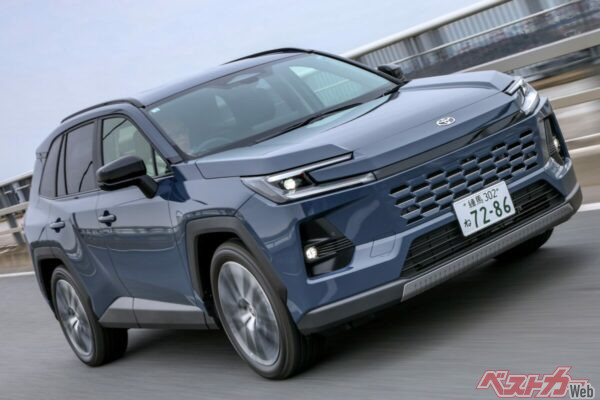 新型RAV4の「車線変更」がアルファード超えのデキ!?　密かに大進化したLCAが凄すぎて高速道路がもはや別世界！