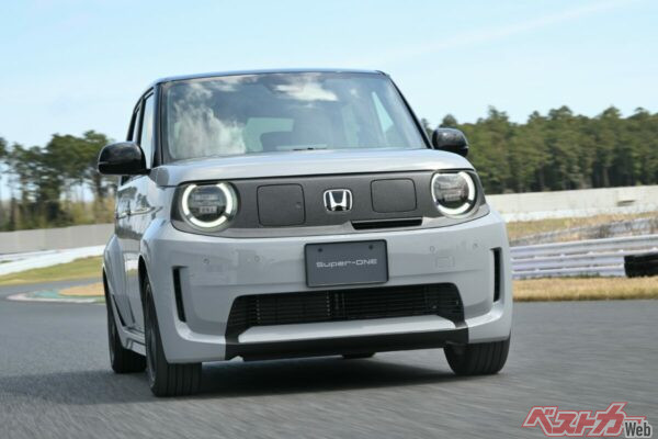 ホンダの往年の名車シティターボIIを彷彿とさせる姿によって、発売前から大きな注目を集めていたスーパーワン