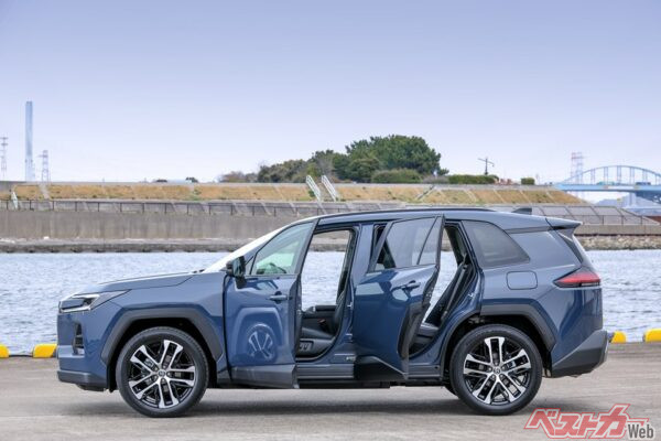 新型RAV4でスマートキー卒業!?　しかも“スマホを出す必要すらない”!?　最新デジタルキーがもはや魔法の便利さだった！