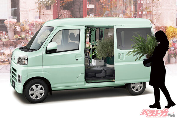 当然ながら車内後部は釣り仕様やキャンプ仕様などにカスタマイズするのが大前提だ