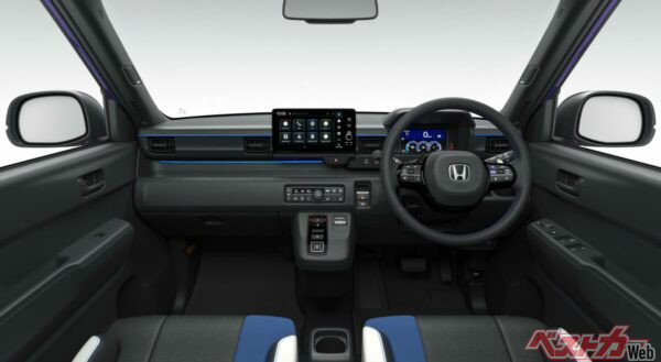 N-ONE e:をベースに作り込まれたインテリア。ブラックを基調にスタイリッシュな雰囲気の内装にまとめられている