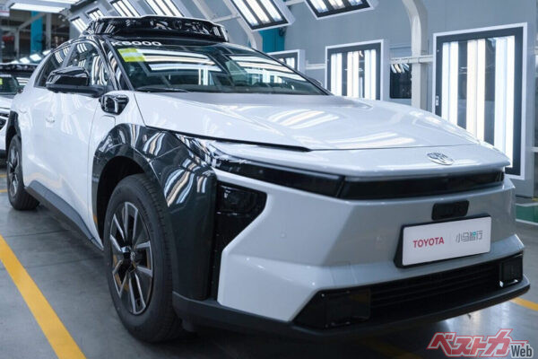 トヨタがここまでやるとは!! 運転席無人のトヨタSUV「bZ4X」登場!?