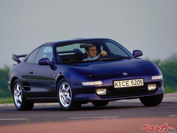 こんなクルマ今じゃ出せない!? 国産初ミッドシップ！ トヨタ MR2が放った“夢のスポーツカー”どんなクルマ？