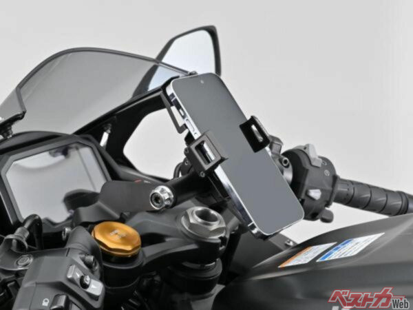 【新製品】新設計ダンパー搭載でスマホを守る！「FLEX FSH-4 スマートフォンホルダー メタル」デイトナから発売