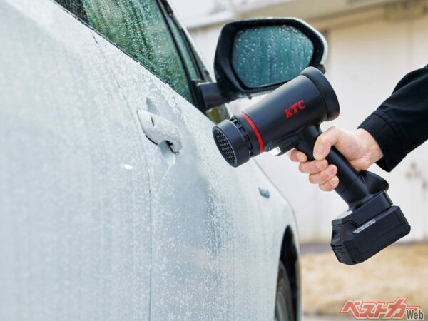 4段階風速調整と強風モードで洗車後のブローや清掃作業の時間を短縮