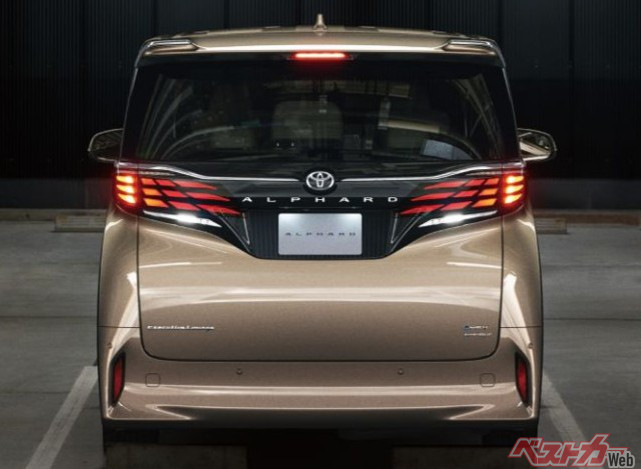 Is the Toyota Alphard Really Too Big? A Practical Check on City Driving and Parking!