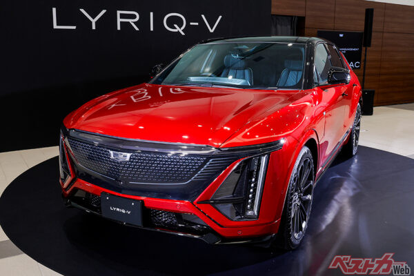 2026年3月に発表されたキャデラック リリックV。先に登場した「リリック」のハイパフォーマンスモデルとなる。価格は1890万円