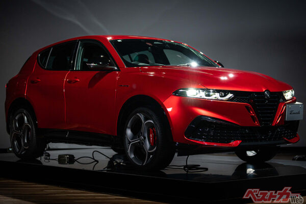 カローラクロスサイズのイタリアンSUV！ しかもハイブリッド!! 新型アルファロメオ トナーレ登場