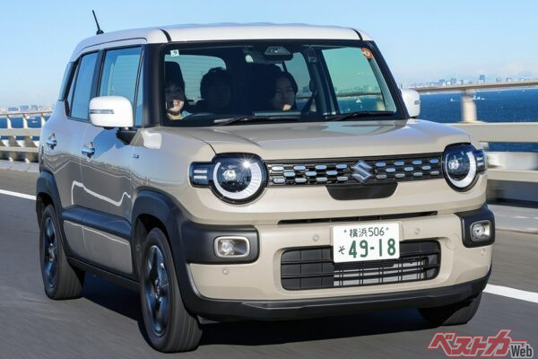デザイン面ではハスラーと似通った顔から卒業し、排気量も1.2Lへ。そして4つの走行モードは2WD車にも採用された