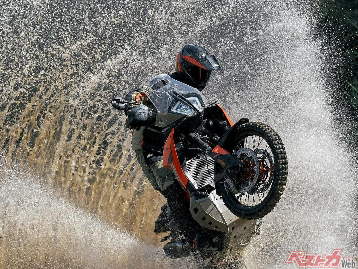 新車】2026年型「790 ADVENTURE」5月発売！ 機能・サイズ・パワー