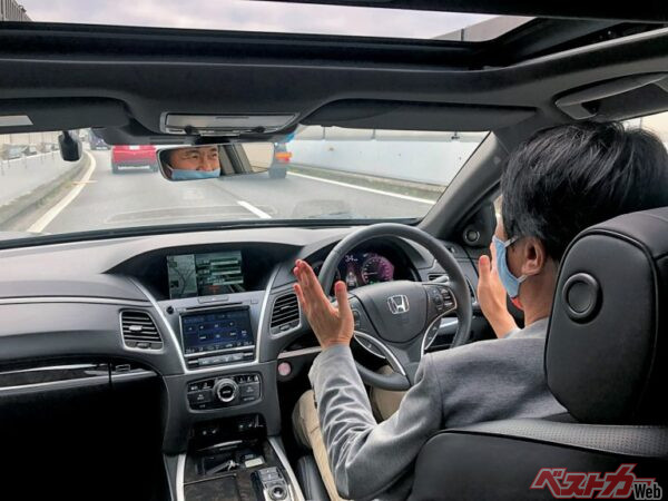 能力の低下は、成熟も同時に下がっていることを意味する。運転に不慣れな者に起きがちなコトが高齢ドライバーにも起きてしまうのだ