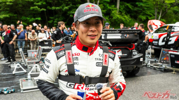 勝田選手は終始笑顔を振りまき、ファンの声援に応えていた