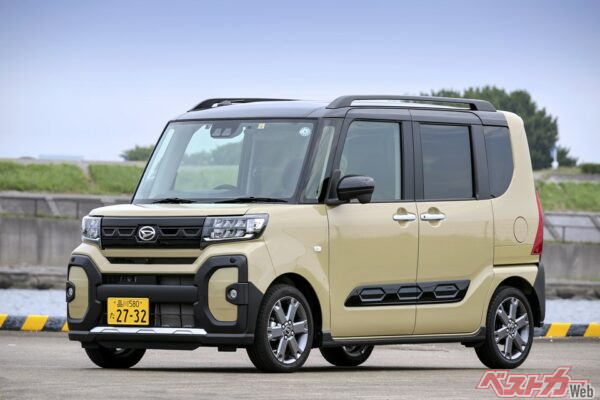 ミラクルオープンドアをはじめとするタントのもつ便利さに、アクティブな要素も盛り込んで、アウトドアでも活躍してくれそうなのがタント ファンクロス