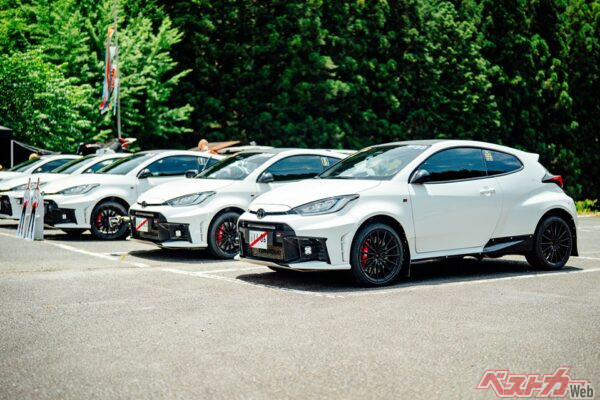 WRCを戦うトヨタチームのレッキはGRヤリスの左ハンドルモデルで行われる