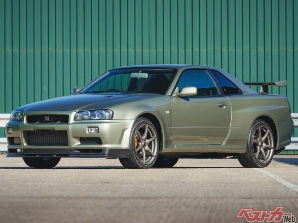 GT-R V-Spec II Nür（2002）の落札金額は約3840円。当時の新車価格約610万円を考えれば結構な値上がりのはずだが…。