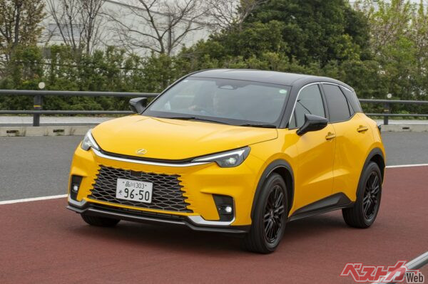 流行りであるクロスオーバーコンパクトSUVとしての見た目はもちろん、燃費やラグジュアリーさという面でも優秀だ