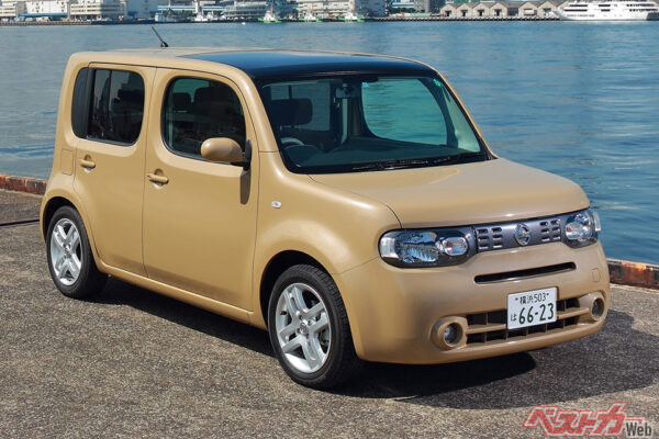 3代目日産 キューブ（日本販売期間：2008年～2020年）。左右非対称デザインが斬新かつ秀逸だった