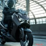 【新車】ヤマハ「XMAX ABS」に新色マットダークグレーとブルーが登場！73万7000円で7/7発売