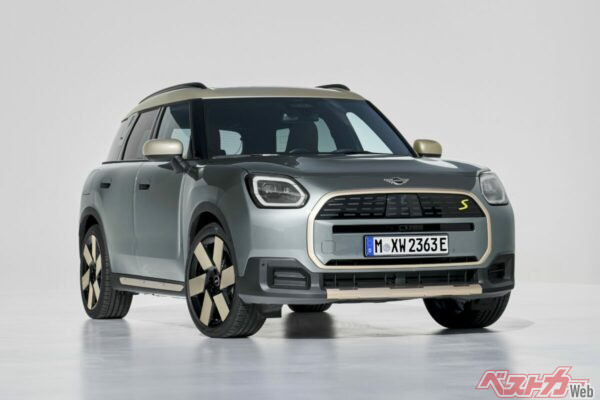 2023年より登場したミニ カントリーマン。従来日本ではクロスオーバーと呼称されていたが、このモデルを機にカントリーマンへ統一された