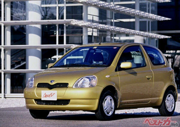 1999年にデビューした初代ヴィッツ。その人気はカローラ（セダン）を上回るほどだった