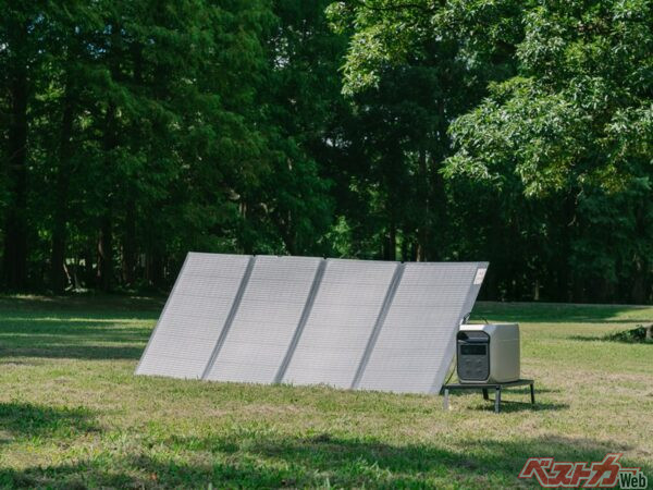 トップクラスの最大1000Wのソーラーパネルもセットで購入も可能。これがあればエネルギーの自給自足も可能なのだ!!