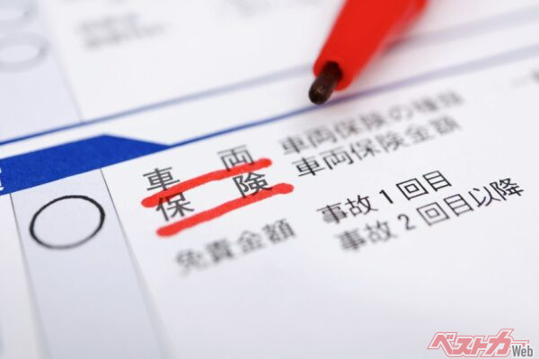 毎年の金額変動がないため、万が一事故を起こしたとしても契約期間中は安心 (umaruchan4678@Adobe Stock)