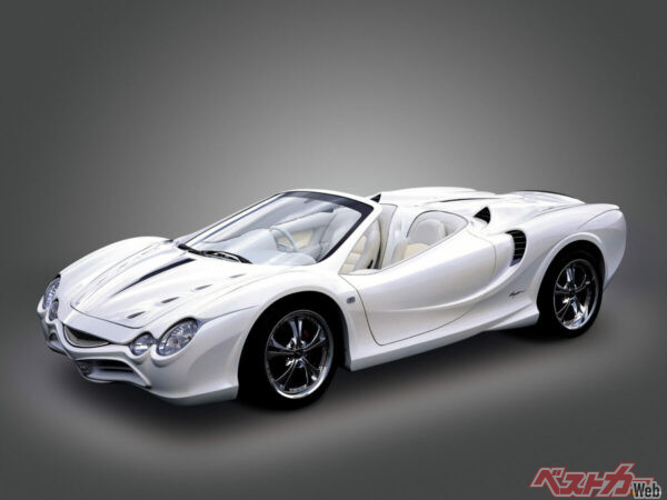 2001年の第35回東京モーターショーでコンセプトモデルとして参考出品されて以来、大きな評判を呼んだオロチ