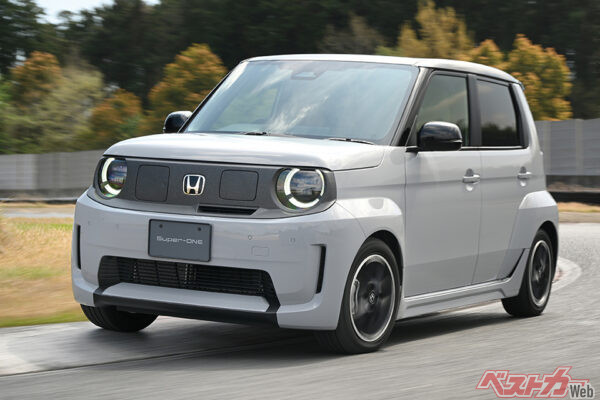 ホンダ スーパーONE。モーター出力：通常時64ps／BOOSTモード時95ps　車両重量：1090kg　駆動方式：FF　一充電航続距離：274km