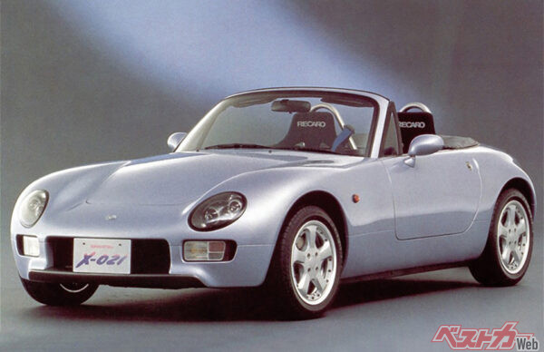 ダイハツ X-021(1991年)。NAロードスターのようなモデルだが、アルミスペースフレームの採用で車重は700kg!