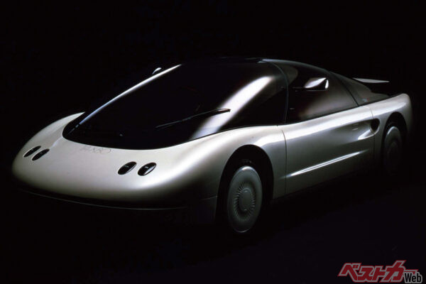 ダイハツ TA-X80(1987年)。MRの4WDターボという前に、1LのV6、DOHCツインターボ搭載というのに驚く