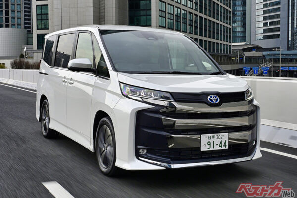 トヨタ ノア/ヴォクシー(283万~421万9600円)。広い室内と充実装備。家計に優しい低燃費のHEVも設定する大人気ミニバン