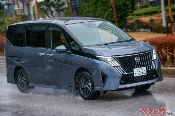 代打候補筆頭となる日産 セレナ(278万5200~455万700円)。納期……1~2カ月 代打満足度:95点 ハイウェイスターは3ナンバー車だが、標準ボディは5ナンバー車だ。車内は広く、e-POWERは滑らかなモーター駆動を実感させる