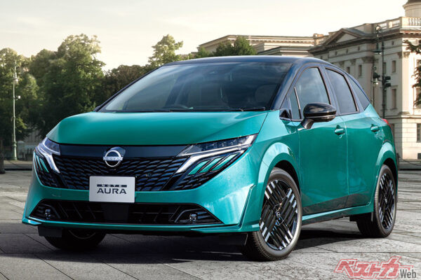 代打候補となる日産 ノートオーラ（282万1500～338万9100円）。納期……1～2カ月　代打満足度：100点　ノートに比べると内外装が上質で走行性能も優れる。後方の並走車両を検知できる安全装備なども標準装着した小さな高級車だ