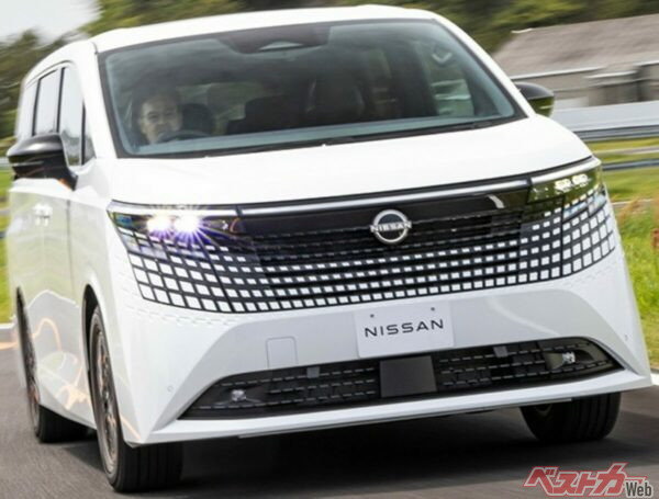 テストコース内では好評だった新型エルグランドの走り。一般道や高速道路の同一条件下で、アルファードと比較したいところだ