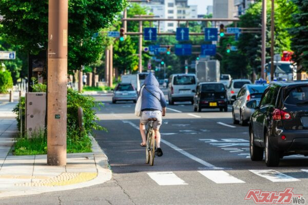 これからは、これまで以上にお互いの存在を意識し、相手の立場を理解した運転が求められそうだ（PHOTO：Adobe Stock_beeboys）