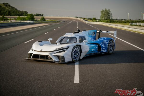 一般公開デモ走行に先立って公開された「TR LH2 Racing Prototype」