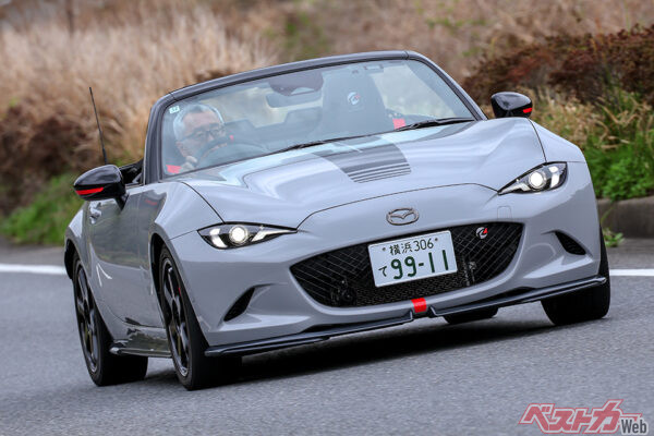 MAZDA SPIRIT RACING ROADSTER 12R（761万1150円〜）。低速からパンチ力のある加速感は余裕を感じさせる。乗り心地は硬いが普段使いできるレベル