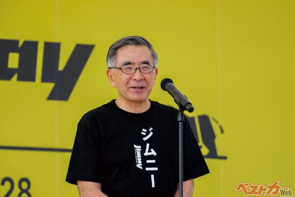 開会の挨拶に登壇するスズキ・鈴木俊宏社長。今後のジムニーの進化の方向性まで語っていただき、記者団にも大サービス！