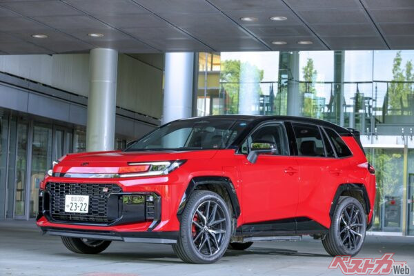 RAV4よりやや遅れて2026年2月にはPHEVとGR SPORTが追加された。写真はGR SPORT