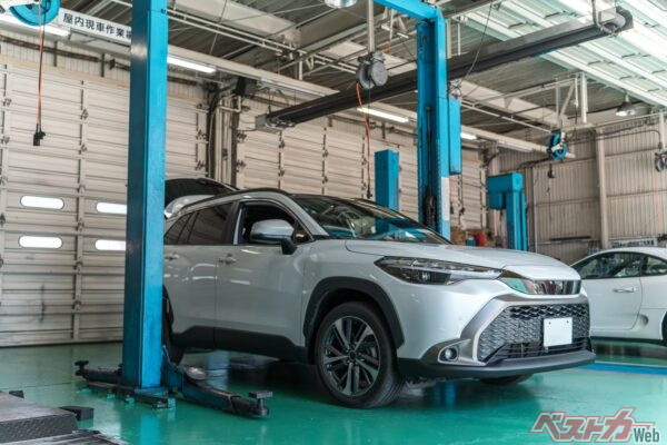 整備工場には「認証整備工場」と「指定整備工場」の2種類があり、対応できる業務範囲に大きな違いがある（buritora@Adobe Stock）