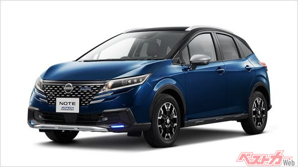 特別装備によって通常のノートよりワイドな印象を受けるノート オーテック クロスオーバー