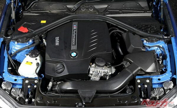 M235iの3L直6ターボエンジンは326ps、後期型のM240iは別エンジンとなり340psを発生