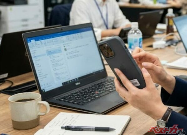 会社携帯は営業時間外でも連絡が来る場合もあるため、組織全体で一貫した管理をすることが重要。