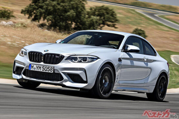 自然吸気的な吹け上がりを特徴とする3L直6ターボを搭載する先代BMW M2クーペ
